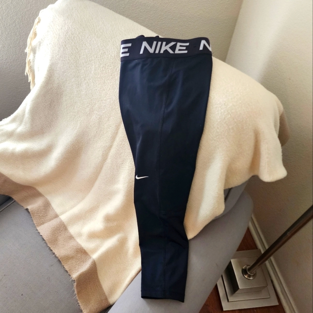 Nike Crop Pants, black size M
